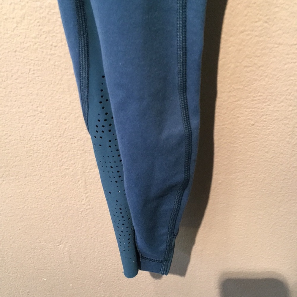 Lululemon pants - Picture 4 of 8